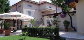 Отель Villa Ros Guest House  Свиленград